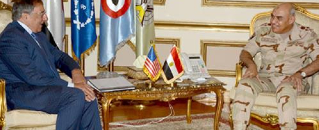 خلال لقائه بصدقي صبحي :وزير الدفاع الأمريكي الأسبق يشيد بجهود مصر في دعم أمن واستقرار الشرق الأوسط