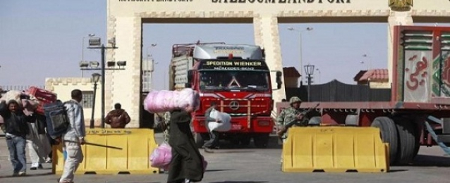 اعادة فتح منفذ السلوم البرى بالتنسيق مع الجانب الليبى امام حركة لشاحنات