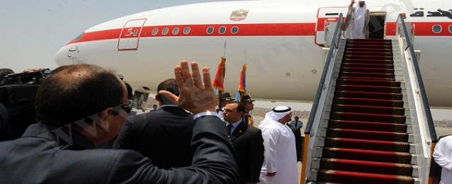 الرئيس يودع ولي عهد أبو ظبي بعد زيارة قصيرة للقاهرة