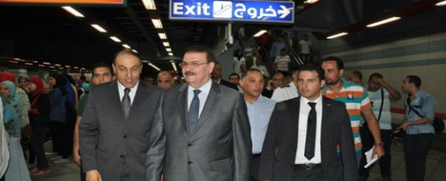 وزير النقل يتفقد محطة السادات بعد ساعات من تشغيلها