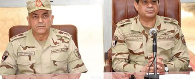 الرئيس يحذر بـ”الزي العسكري”: الجيش لن يفرط فى ذرة من تراب مصر
