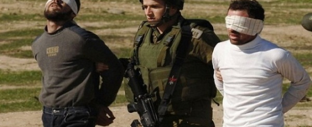 قوات إسرائيلية تعتقل 3 فلسطينيين من الضفة الغربية