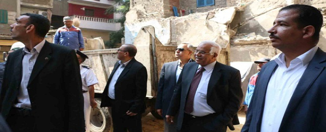 محافظ القاهرة يطلق مبادرة نظافة أسطح المنازل بالدرب الاحمر