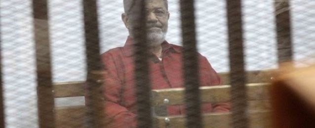 دفاع مرسي يطعن على حكمين ضده في قضيتى السجون والتخابر