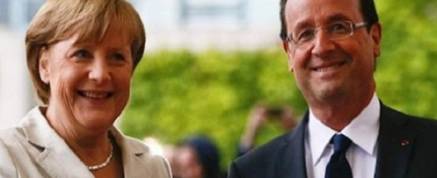 ميركل وأولاند يتفقان على عقد قمة لزعماء منطقة اليورو