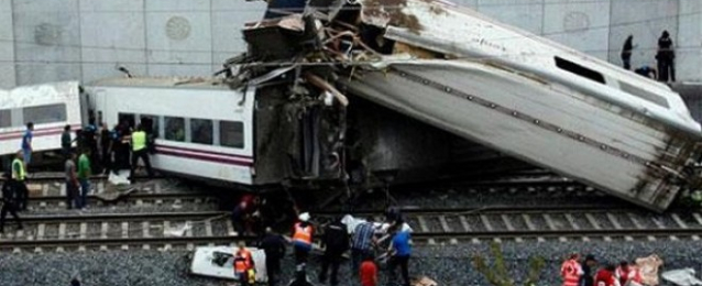 عشرات القتلى فى حادث انحراف قطارين بوسط الهند