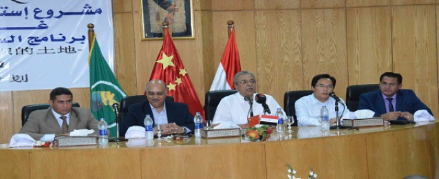 بالصور .. محافظ المنيا يبحث مع اللجنة المصرية الصينية مشروع المليون فدان
