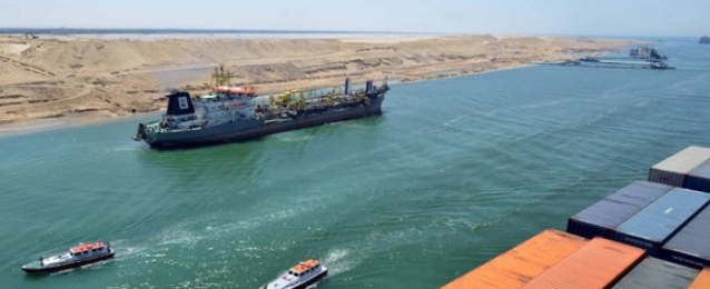 22 سفينة تعبر المجرى الملاحي لقناة السويس الجديدة في أول يوم عمل