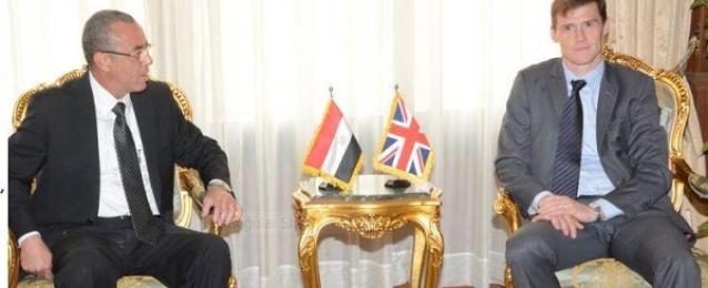 وزير الطيران يلتقي السفير البريطاني ويشيد بالمنظومة الأمنية بمطار القاهرة‏