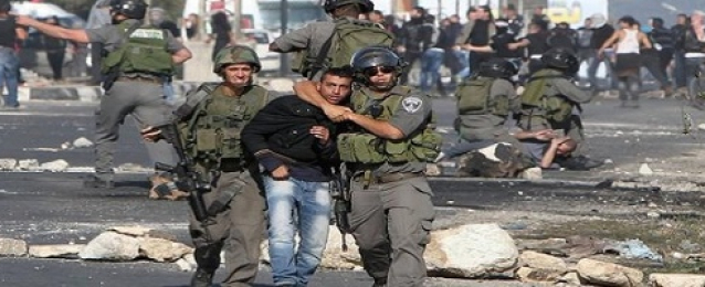 قوات الاحتلال الإسرائيلي تعتقل 9 شباب فلسطينين