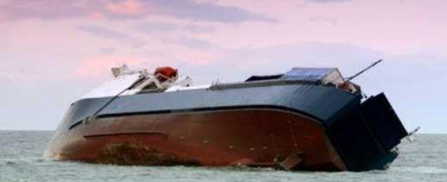 غرق زورق على متنه 100 شخص بماليزيا