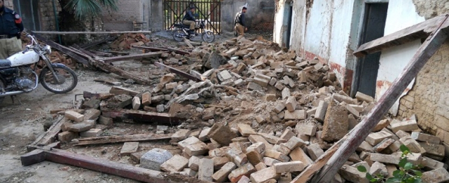 عمليات البحث عن ناجين مستمرة بعد انهيار مصنع في باكستان