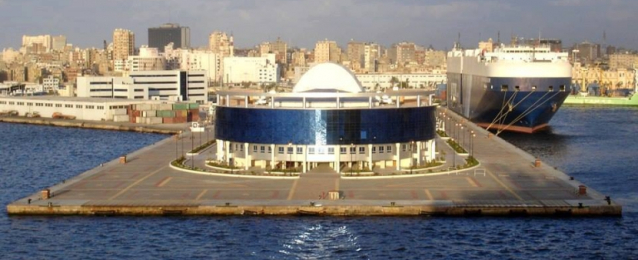 مخزون الغلال بميناء الإسكندرية يصل إلى مليون و114 ألف طن