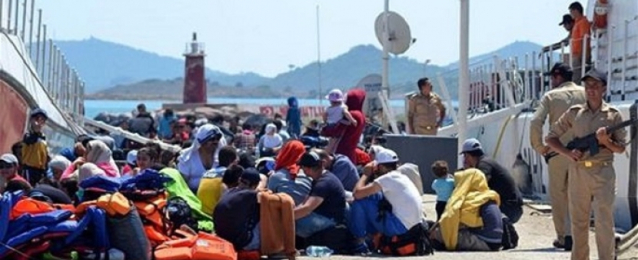اليونان تبدأ اليوم أول عملية لإعادة توطين اللاجئين