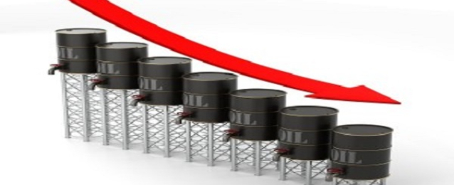 النفط يهبط بفعل ارتفاع المخزونات الأمريكية وإنتاج السعودية القياسي