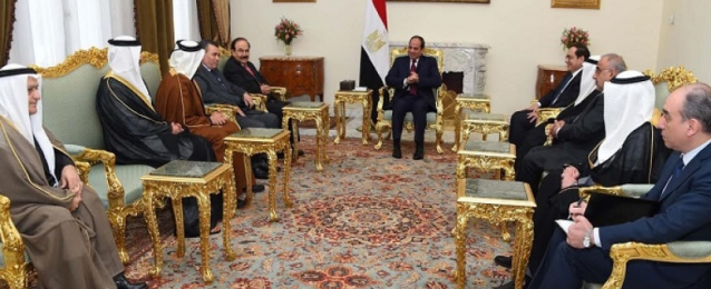السيسي يرحب بمشاركة الشركات العربية في التنقيب عن النفط والغاز بمصر