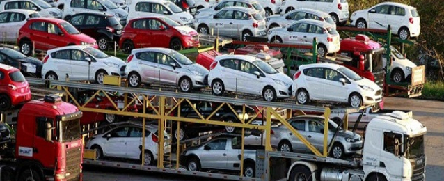 الحكومة تبحث الإعفاء الجمركى لسيارات المصريين بالخارج