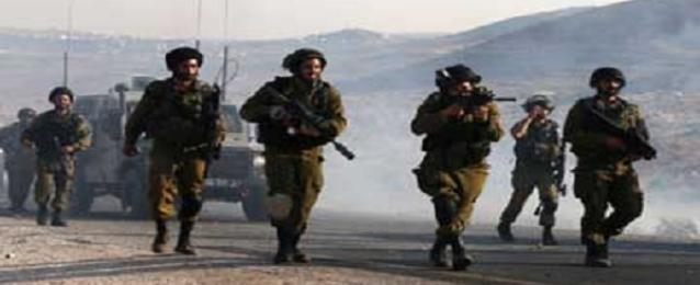 مقتل فلسطيني برصاص الجيش بعد محاولته طعن جنود اسرائيليين بالضفة الغربية