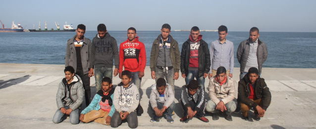 بالصور…. المتحدث العسكري : القوات البحرية تحبط محاولة هجرة غير شرعية لـ14 مصريا