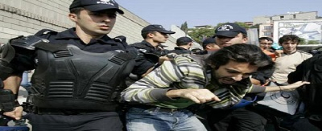 القبض 15 طالبا لتنظيمهم مسيرة بالعاصمة التركية أنقرة
