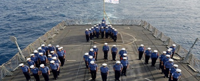 البحرية البريطانية تعلن استعدادها للمساعدة في البحث عن الطائرة المصرية المفقودة