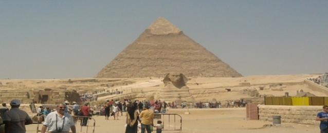 وفد الكونجرس الأمريكي يزور الأهرامات ومتحف مركب خوفو فور وصوله القاهرة