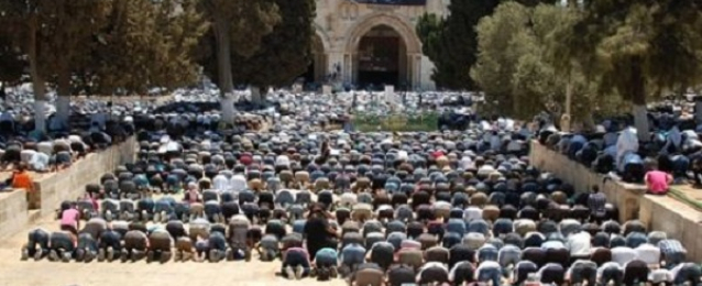 300 فلسطيني يغادرون غزة للصلاة في المسجد الأقصى