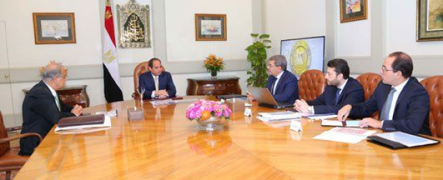 الرئيس السيسى يجتمع برئيس الوزراء ووزير المالية بحضور نائبى عمرو الجارحى