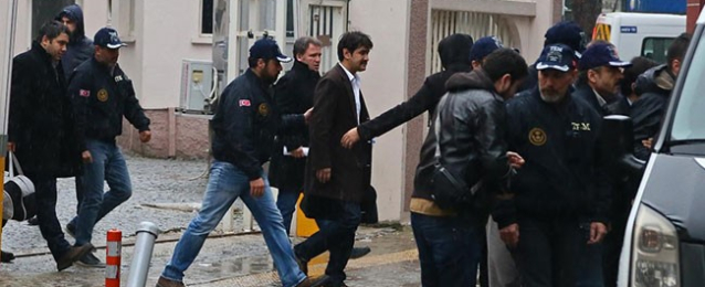 اعتقال 11 من قوات الجيش التركي شاركوا بمحاولة التمرد الاخيرة