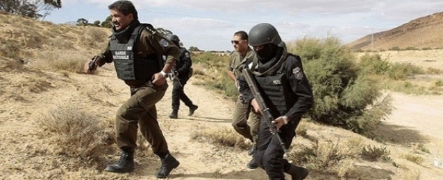 الجيش التونسي يتصدى لمحاولة تهريب ويوقف 5 أشخاص