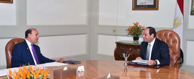 الرئيس السيسى يجتمع بالفريق مميش ويطلع على اعمال التطوير بميناء شرق بورسعيد