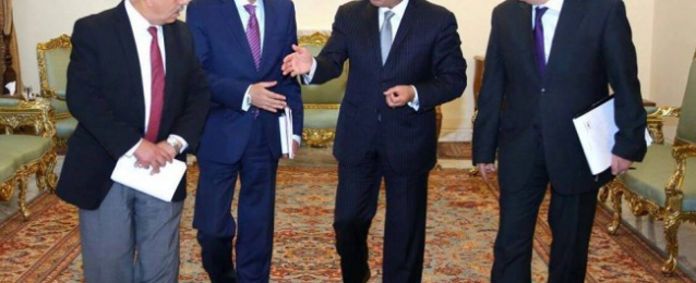 الرئيس السيسي يجري حوارا مع رؤساء تحرير الاهرام والأخبار والجمهورية ينشر الاثنين