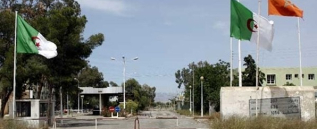 جزائريون يغلقون الحدود أمام توانسة بسبب “الضريبة”