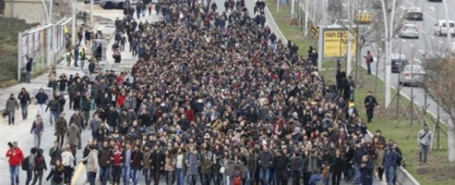 احتجاجات فى اسطنبول على إغلاق مؤسسة إعلامية كردية