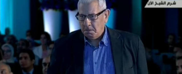 بالفيديو … مكرم محمد يؤكد أنه لا يوجد صحفي يتحاور مع رئيسه بندية إلا في مصر