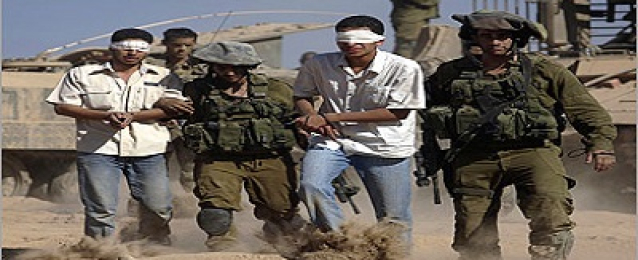 قوات الاحتلال تعتقل 13 فلسطينيا بالضفة