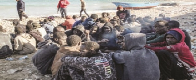 إنقاذ 120 مهاجرا غير شرعي بالقرب من سواحل طرابلس في ليبيا