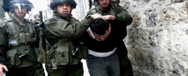قوات الاحتلال الإسرائيلي تعتقل 7 فلسطينيين بالضفة الغربية