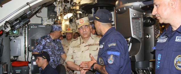 بالصور … محمود حجازى يتفقد عدد من منظومات التسليح بالقوات البحرية و إستراتيجية التطوير التعليمية بالكلية البحرية