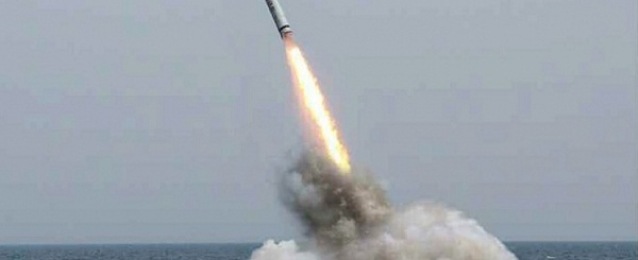 الدفاع الجوي الإماراتي يعترض صاروخا فوق مأرب