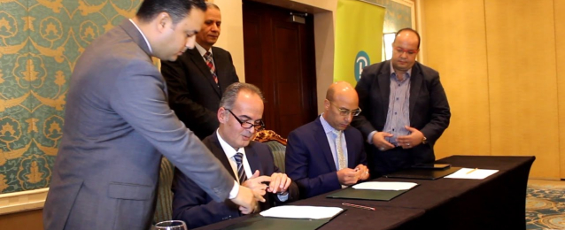 الملا يشهد توقيع اتفاقية تعاون بين شركة مهارات الزيت والغاز و”بيرسون” البريطانية