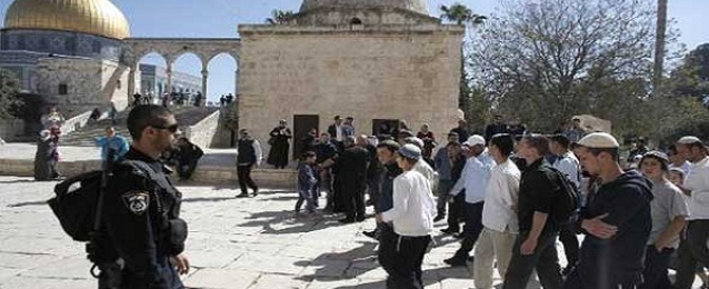 مستوطنون يهود يقتحمون الأقصى وسط حراسة الشرطة الإسرائيلية