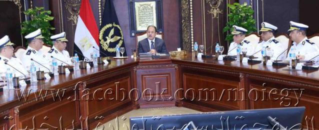 بالصور..وزير الداخلية يستعرض الخطة الأمنية خلال عيد الأضحى