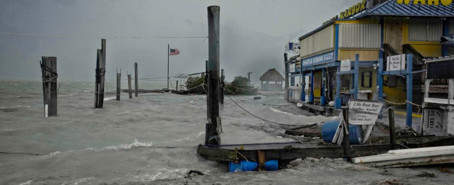 ترامب يعلن حالة الطوارئ فى فلوريدا بسبب كارثة اعصار إرما