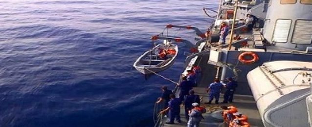 القوات البحرية تنقذ 9 سائحين و8 مصريين من الغرق بالبحر الأحمر