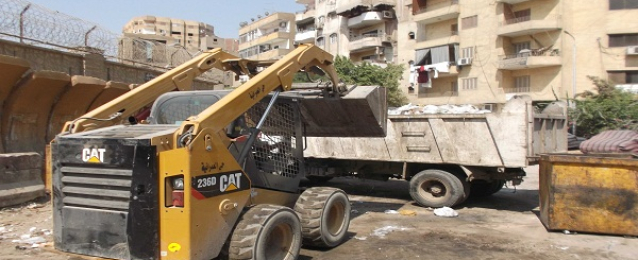 بالصور.. رفع 200 طن قمامه ومخلفات صلبة من شوارع العمرانية