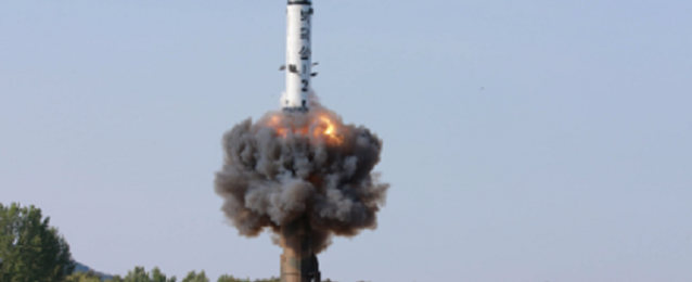 بيونج يانج نجحت في تصغير سلاح نووي لوضعه على صاروخ بالستي