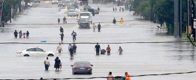 حاكم تكساس يقدر خسائر الإعصار في الولاية بما يصل إلى 180 مليار دولار