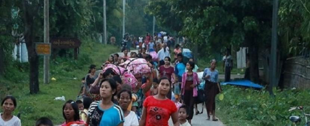 فرار عشرات آلاف الروهينجا من بورما لبنجلاديش