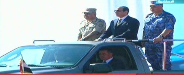 بالفيديو ..الرئيس السيسي يشهد الاحتفال بعيد القوات البحرية الخمسين بالإسكندرية